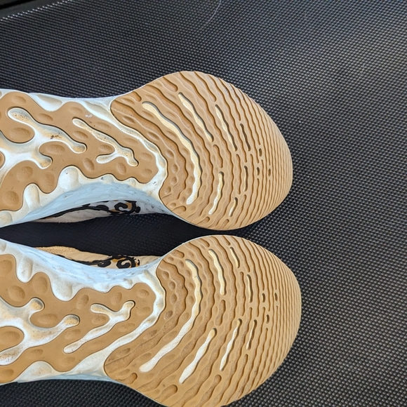 Nike Women's React Infinity Run Flyknit 2 - Picture 8 of 8